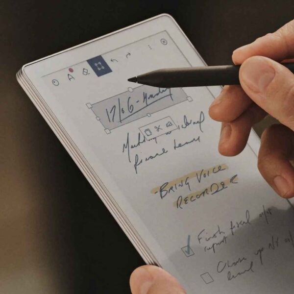 remarkable paper pro move-2